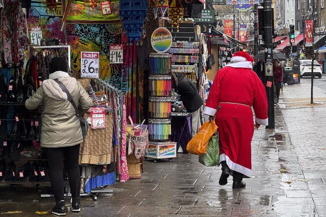 Vicar Apologizes After Doubting Father Christmas to Children