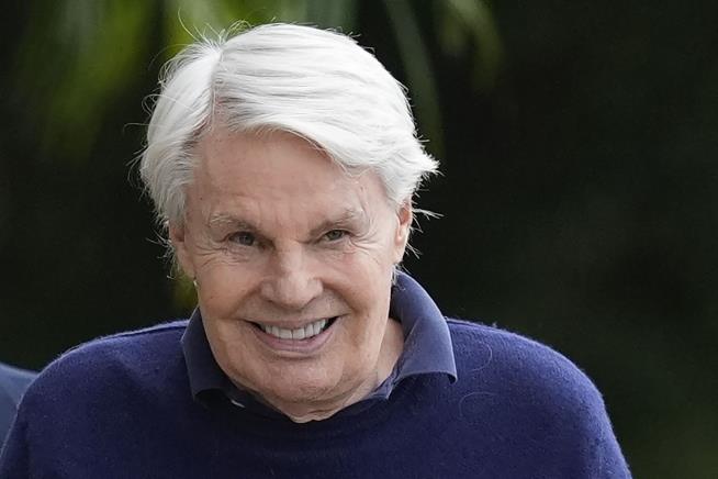 Ex-Abercrombie CEO Cites Dementia Ahead of Trial