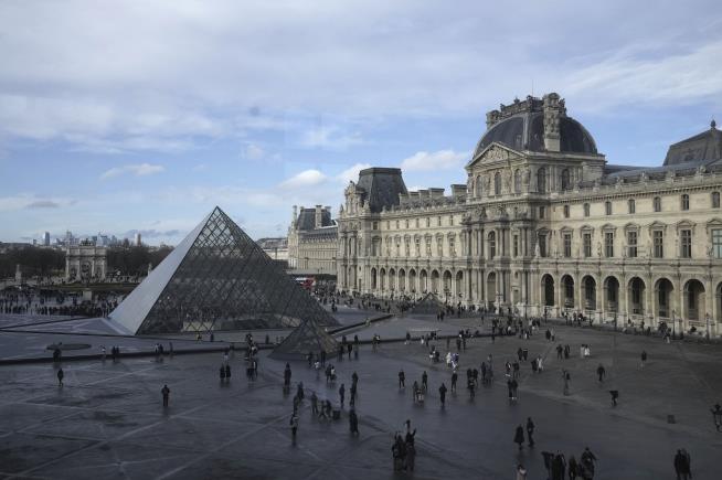 Macron Unveils Major Louvre Renovation, Mona Lisa Gets Own Room