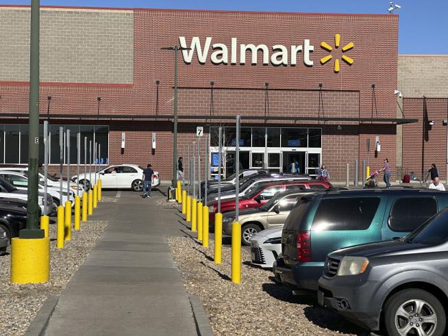 Walmart Shoplifters Sentenced to Wash Cars in the Parking Lot