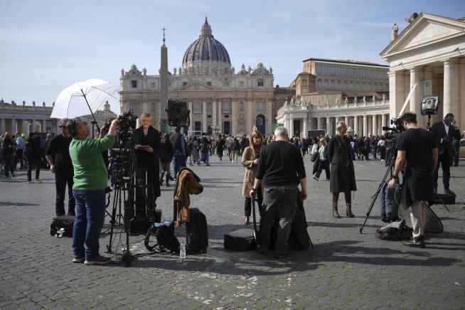 Vatican Begins Nighttime Vigils for Pope