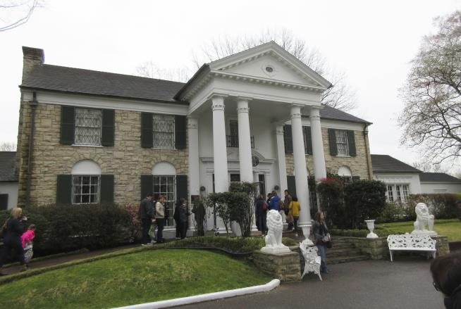 Missouri Woman Pleads Guilty in Elvis Graceland Fraud