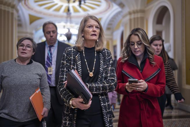 Trump's Apparent Embrace of Putin Leaves Murkowski 'Sick'