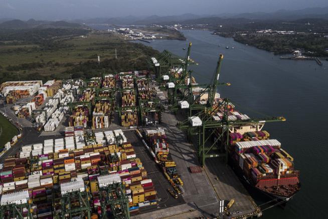 With Trump's Support, US Firm Buying Panama Canal Ports