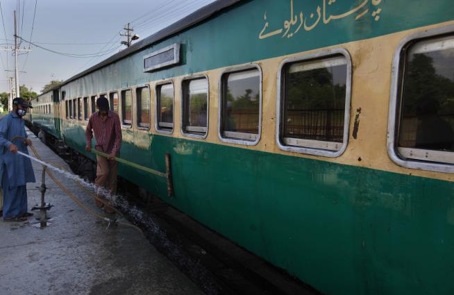 Officials: Gunmen Attack Train With Hundreds Aboard