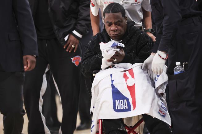 Tracy Morgan Gets Sick Courtside During Knicks Game