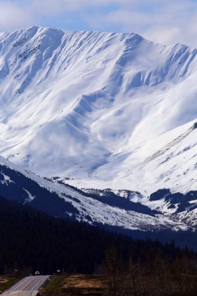 Alaskan 16-Year-Old Dies After Triggering Avalanche