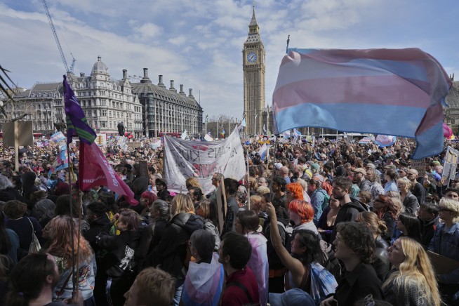 After UK Ruling, Thousands Demonstrate for Trans Rights