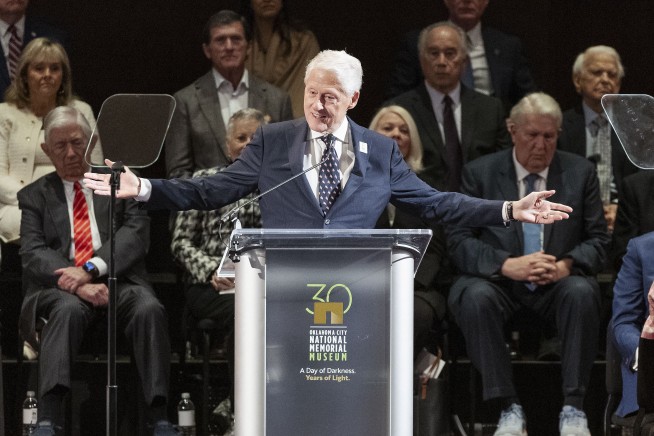 Clinton Says Nation Can Learn From Oklahoma City's Response