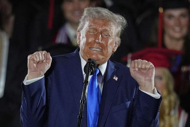 Trump Gets Combative in Speech to Alabama Grads