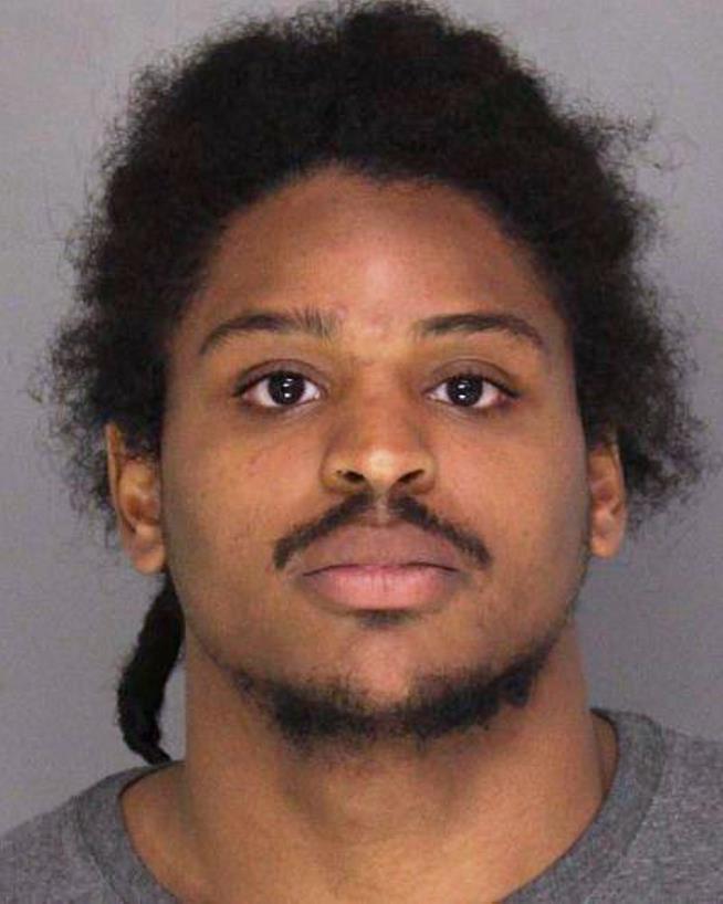 NFL Linebacker Charged With Assaulting Girlfriend