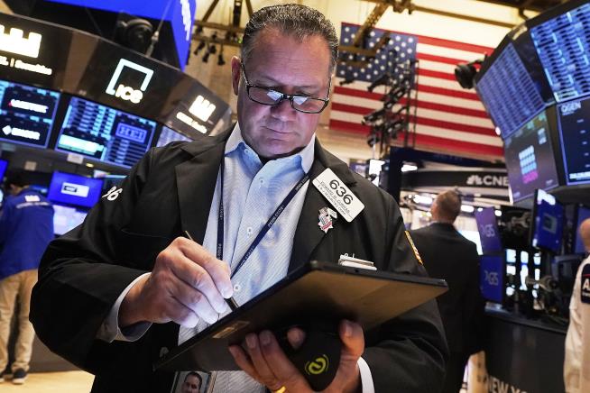 Wall Street Breaks 9-Day Winning Streak