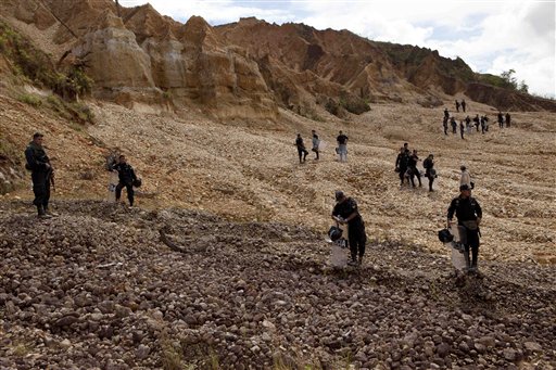 Peru Halts Gold Mining After Gang Kills 13 Workers