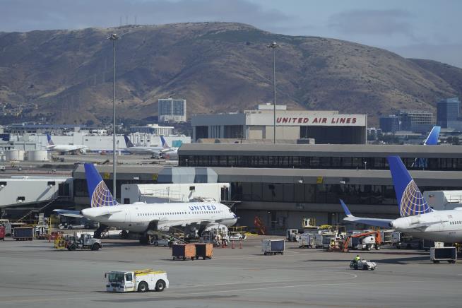 Planes Clip Wings at Another US Airport