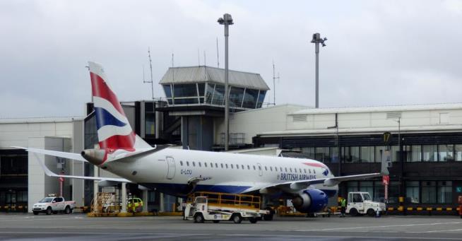 Pilot to Baggage Handler: 'You Saved My Life'