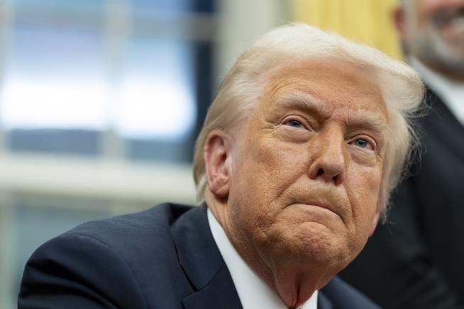 Trump Defends Possible Gift of Luxury Jet From Qatar
