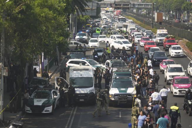 Two Aides to Mexico City Mayor Are Gunned Down