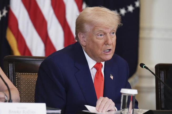 Trump Threatens 25% Tariff on Apple