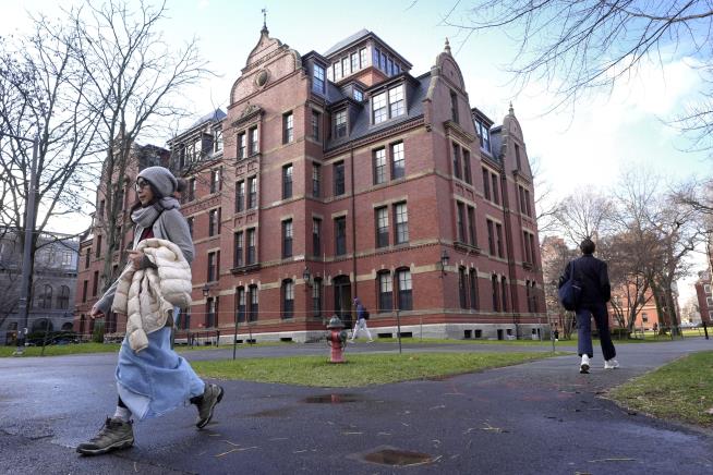 Harvard Sues US Over Move on Foreign Students