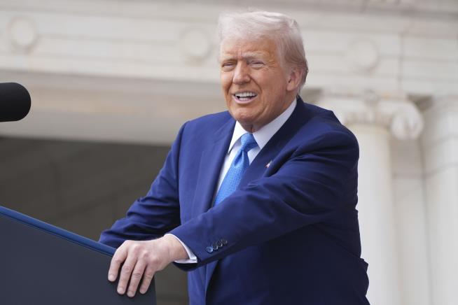 Trump Pardons Ex-Sheriff 'Dragged Through Hell'