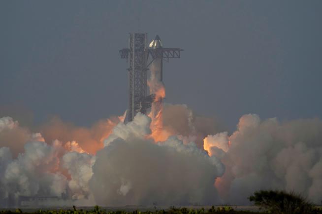 Starship Blasts Off for 9th Test Flight