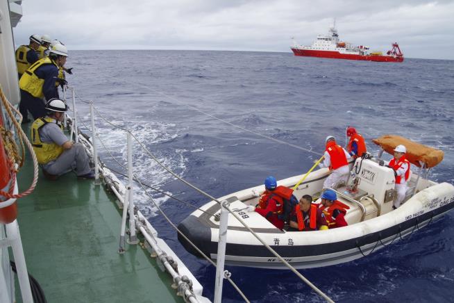 Chinese Ship Asks Japan's Help