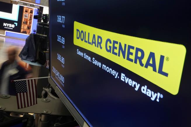Dollar General Posts Record Sales Amid Tariff Pressures