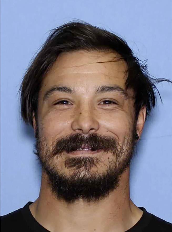 Fugitive Is Suspected of Killing His 3 Daughters