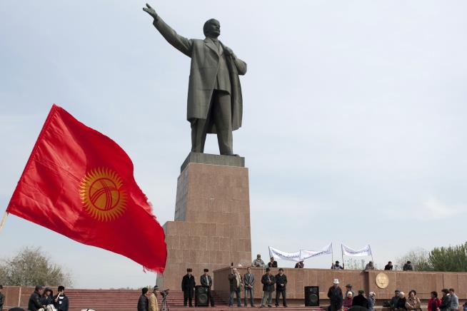 City to Put Flagpole in Lenin's Place