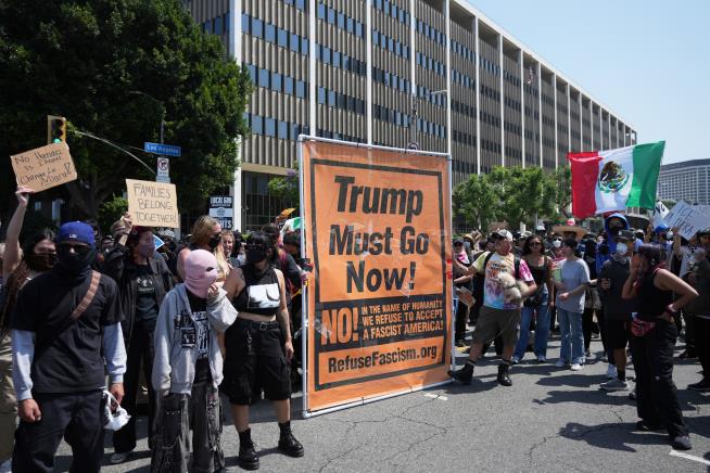 700 Marines Sent to Los Angeles