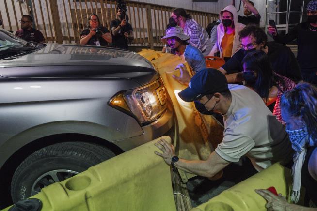 Four Detainees Escape Immigration Detention Center