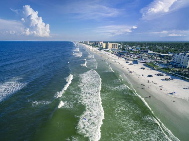 Lightning Kills Man on Florida Honeymoon