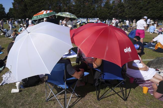 At Wimbledon, the Heat's on Before Play Even Starts