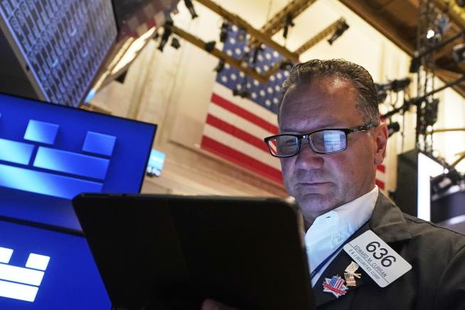 US Stocks Push Further Into Record Territory