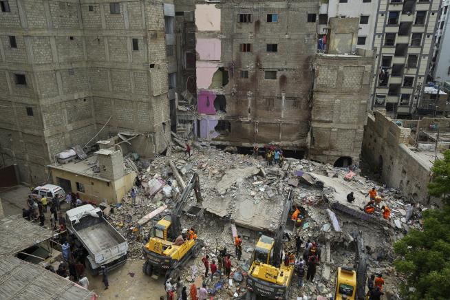 Rescue Efforts End After Building Collapse in Pakistan