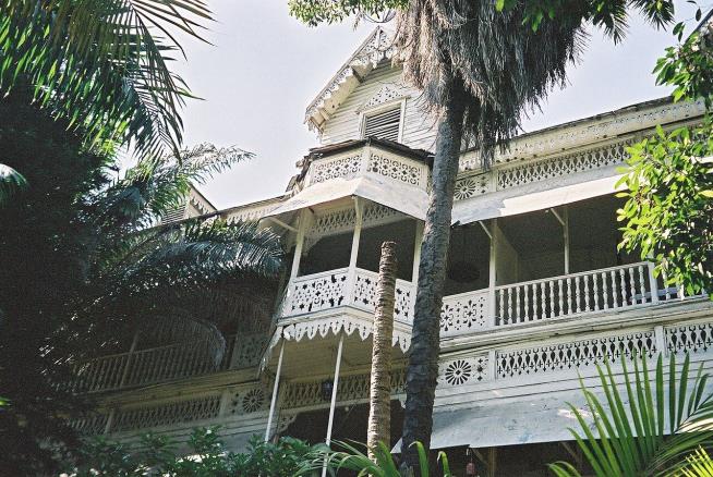 Gangs Burn Down Famous Haitian Hotel