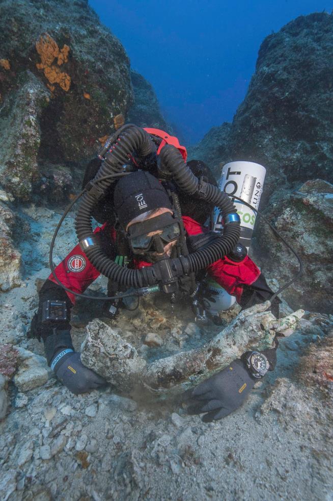 Parts of Statue, Hull Lifted From Antikythera Shipwreck