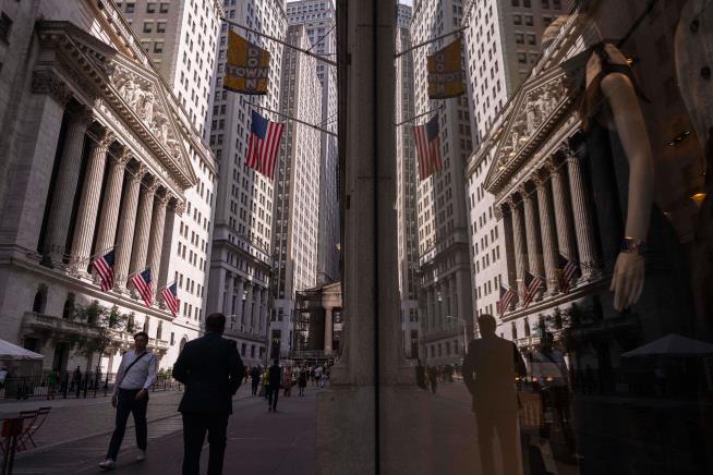 Stocks Slip From Highs, Closing Out a Down Week