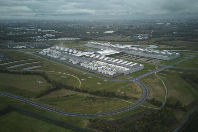 AI Data Centers Are Thirsty. Just Ask the Neighbors