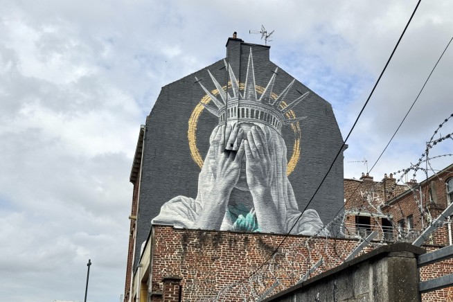 French Mural Mocks Trump With Lady Liberty Covering Eyes