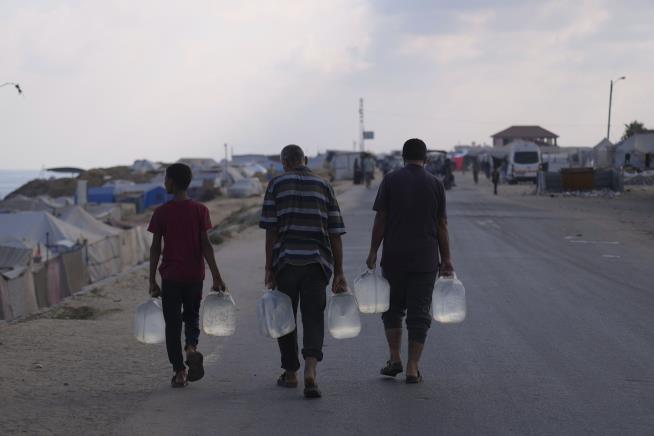 Israeli Troops Fire on Crowds Going to Food Sites: Witnesses