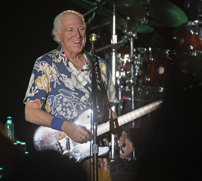 Jimmy Buffett's Widow, Financial Adviser Still Duking It Out