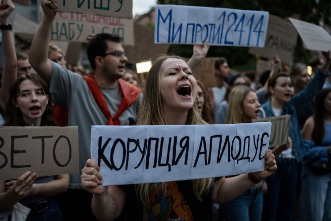 Kyiv Protesters Turn on Zelensky