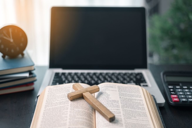 Trump Expands Religious Expression for Federal Workers