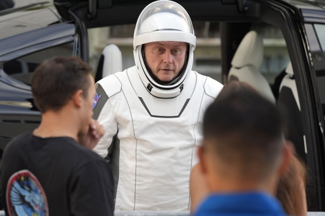Astronauts Sidelined by Starliner Catch Their Ride