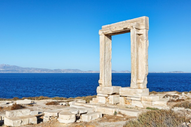 Tourist 'Crosses the Line' at Ancient Site