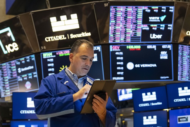 Stocks Slip After Latest Warning Sign on Economy