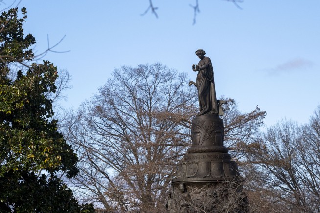 Confederate Monument Is Going Back Into Arlington