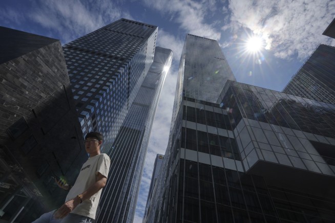 Young Chinese People Are Paying for Pretend Jobs
