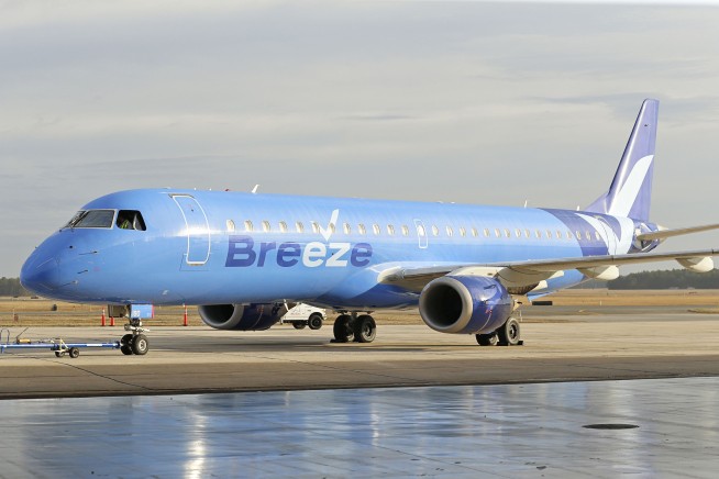 Skateboard-Waving Passenger Diverts LA-Bound Flight